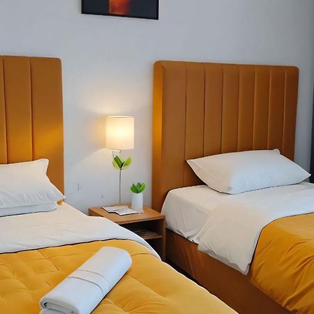 Moderne Appartement Au Plein Centre-Ville En Face Hilton & La Gare De Train Tgv Avec Climatisation Tanger Exteriör bild