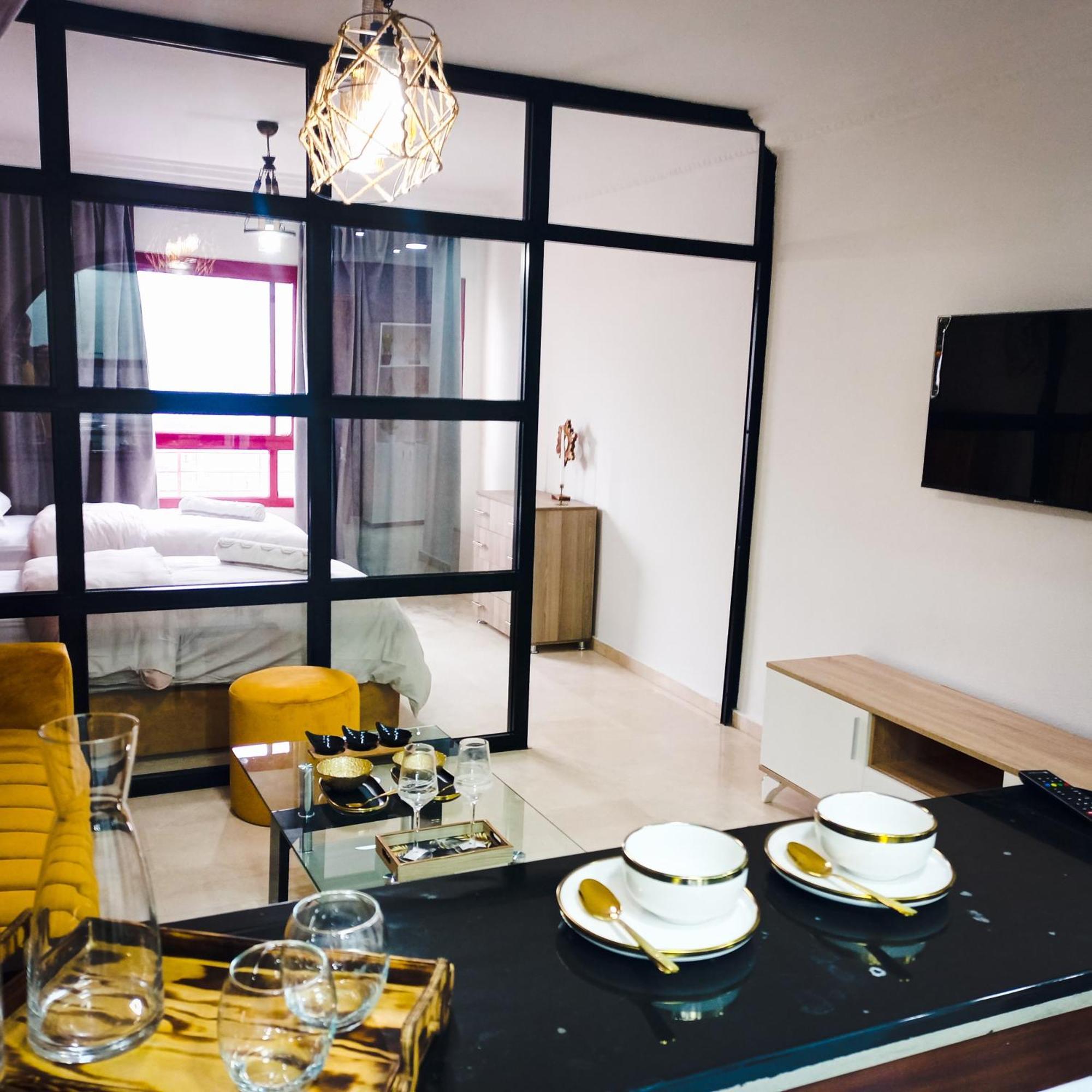Moderne Appartement Au Plein Centre-Ville En Face Hilton & La Gare De Train Tgv Avec Climatisation Tanger Exteriör bild