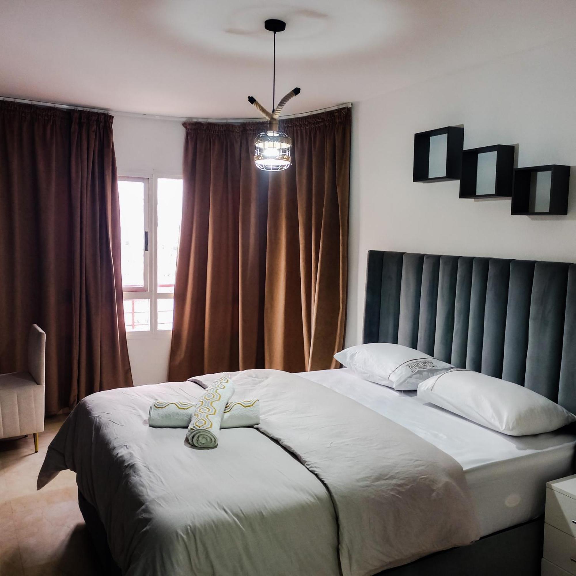 Moderne Appartement Au Plein Centre-Ville En Face Hilton & La Gare De Train Tgv Avec Climatisation Tanger Exteriör bild
