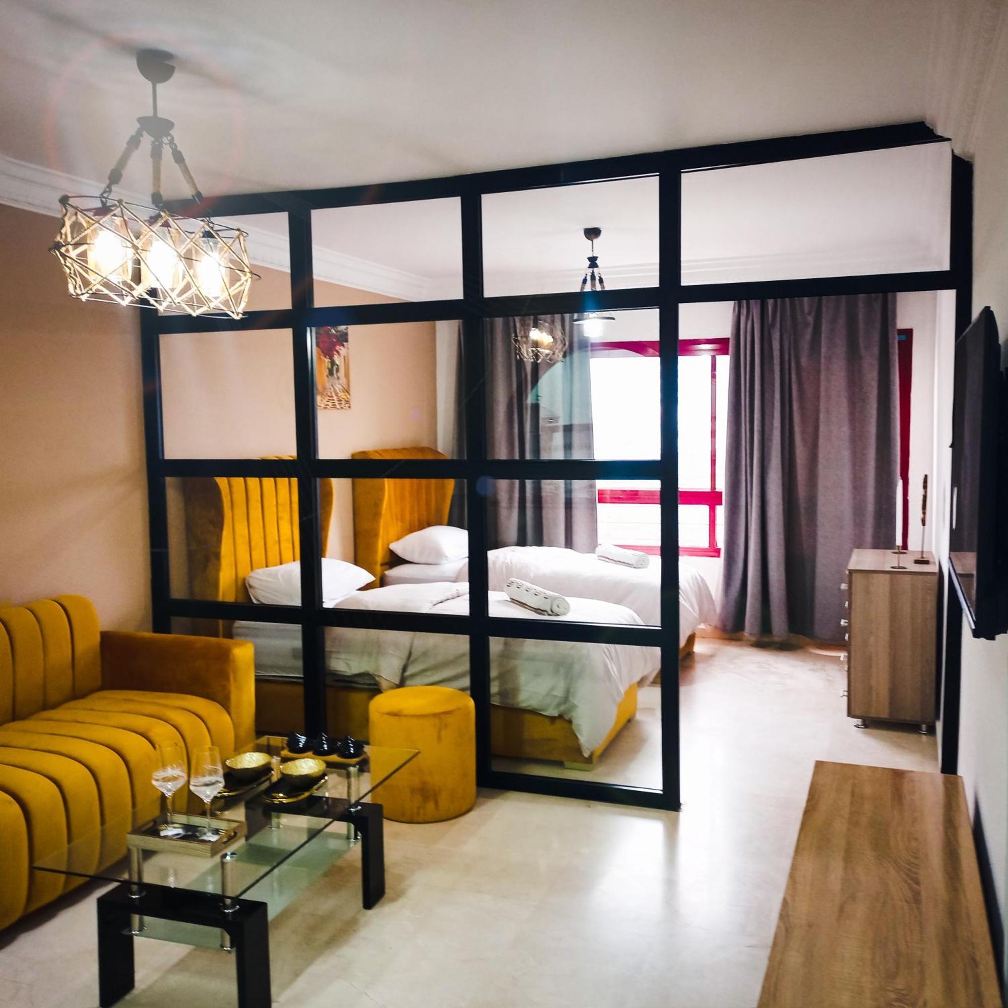 Moderne Appartement Au Plein Centre-Ville En Face Hilton & La Gare De Train Tgv Avec Climatisation Tanger Exteriör bild